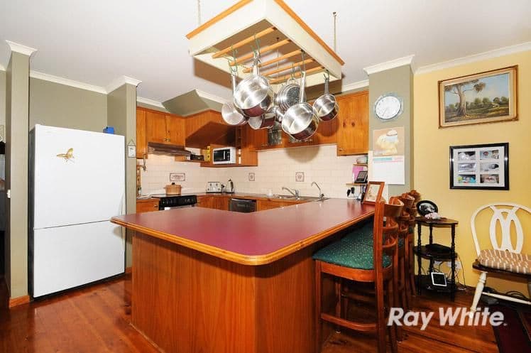10 Tarrangower Place, Berwick VIC 3806, Berwick - Thumbnail 2