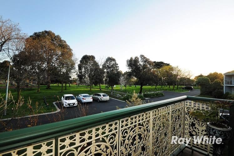 10 Tarrangower Place, Berwick VIC 3806, Berwick - Thumbnail 8