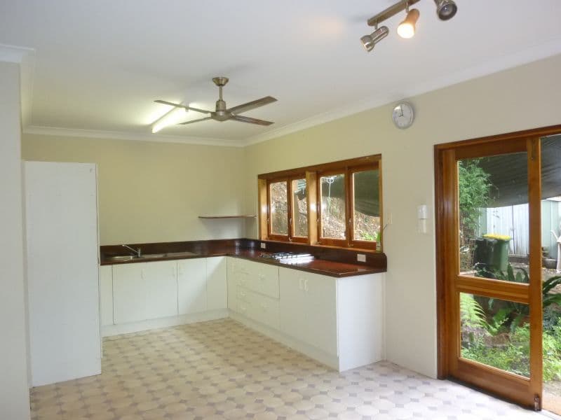 8  Tari Place, TRINITY BEACH QLD 4879, Trinity Beach - Thumbnail 5