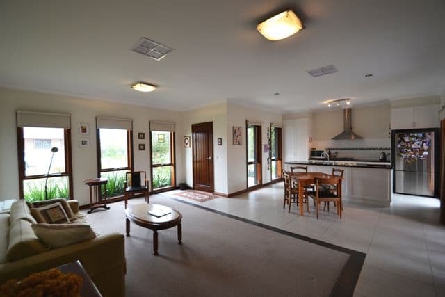 30 Butler Street, SEYMOUR VIC 3660, Seymour - Thumbnail 3