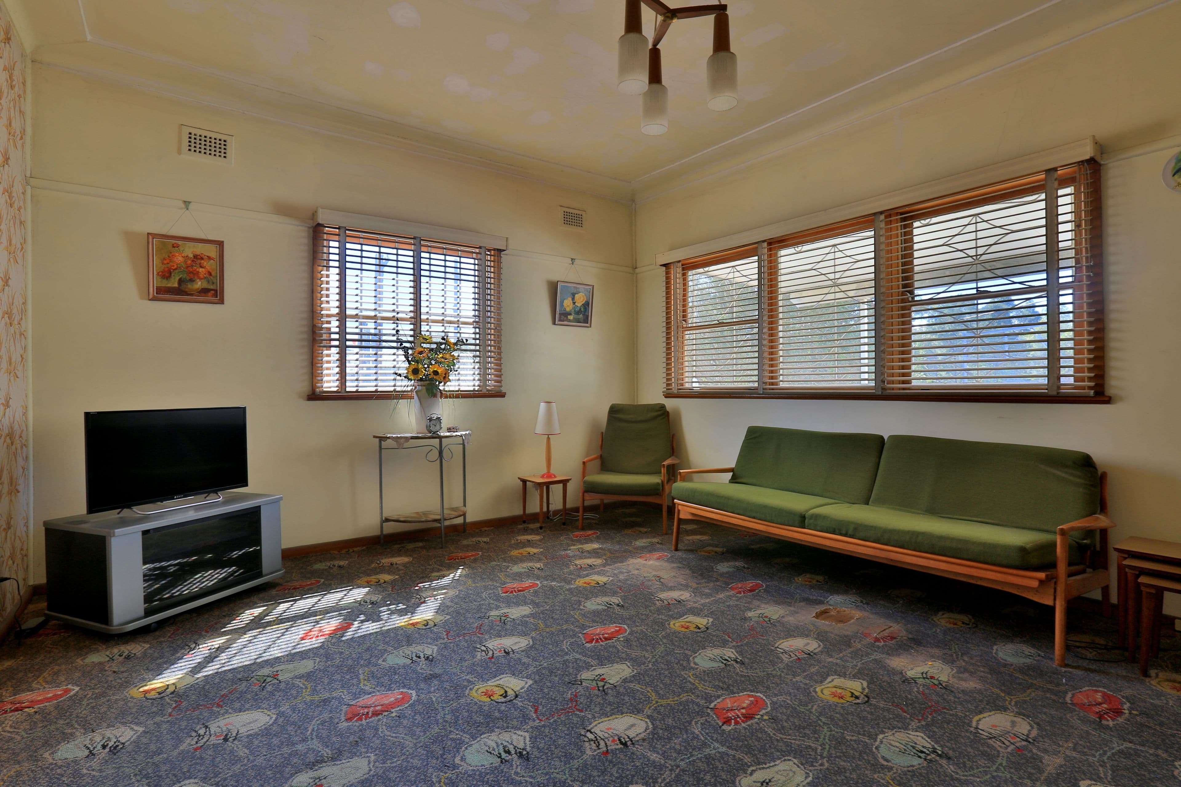 1 Tewinga Road, Birrong - Thumbnail 2