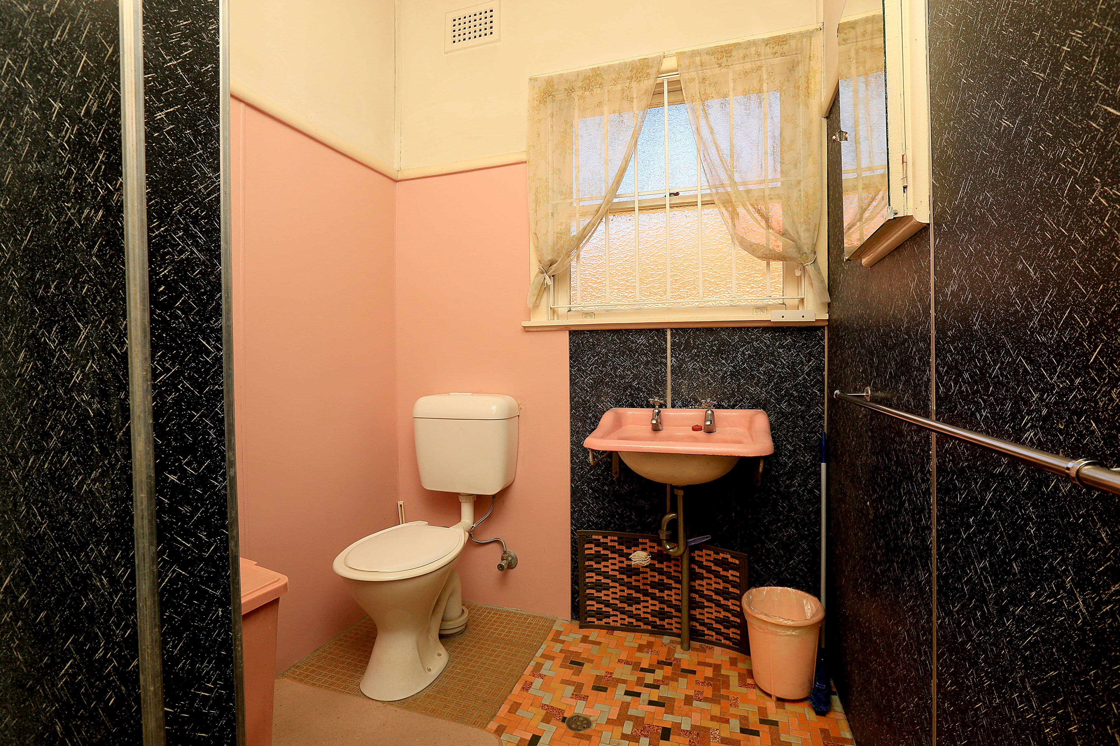 1 Tewinga Road, Birrong - Thumbnail 7