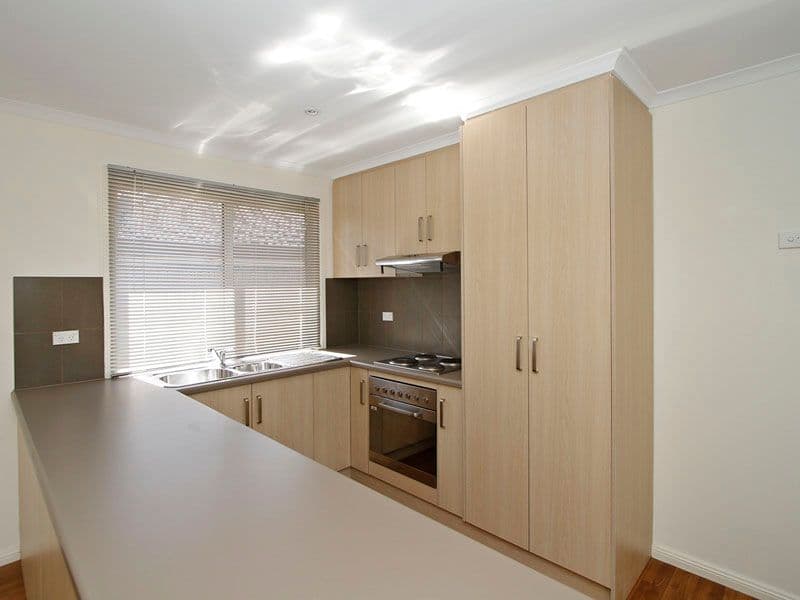 15 Johnson Crescent, PORT NOARLUNGA SA 5167, Port Noarlunga - Thumbnail 2