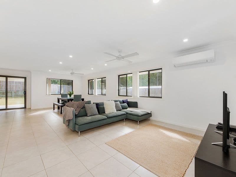 4 Logan Crescent, Oxenford QLD 4210, Oxenford - Thumbnail 3