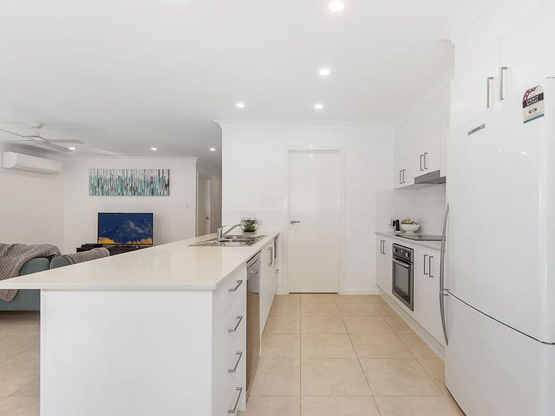 4 Logan Crescent, Oxenford QLD 4210, Oxenford - Thumbnail 6