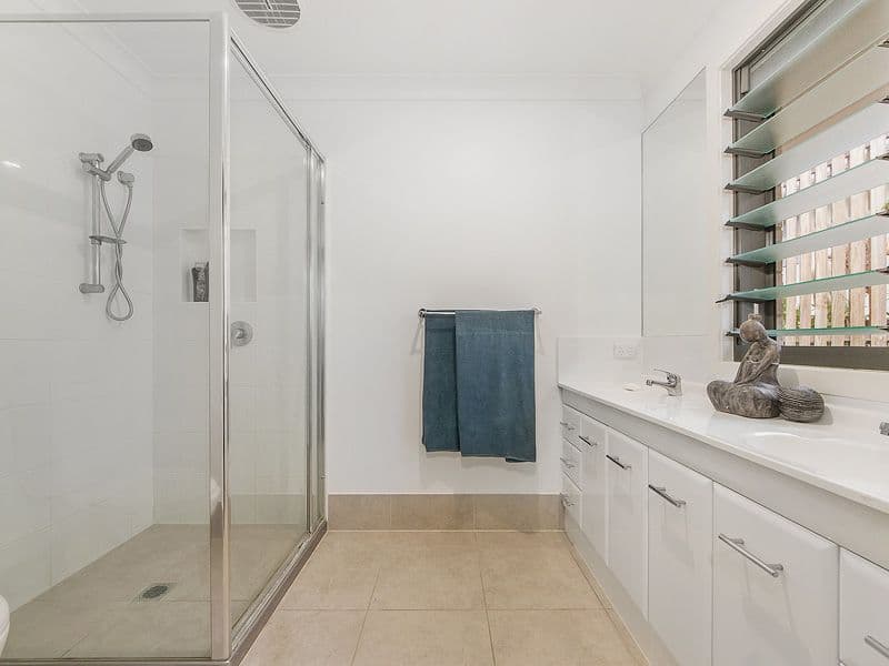 4 Logan Crescent, Oxenford QLD 4210, Oxenford - Thumbnail 8