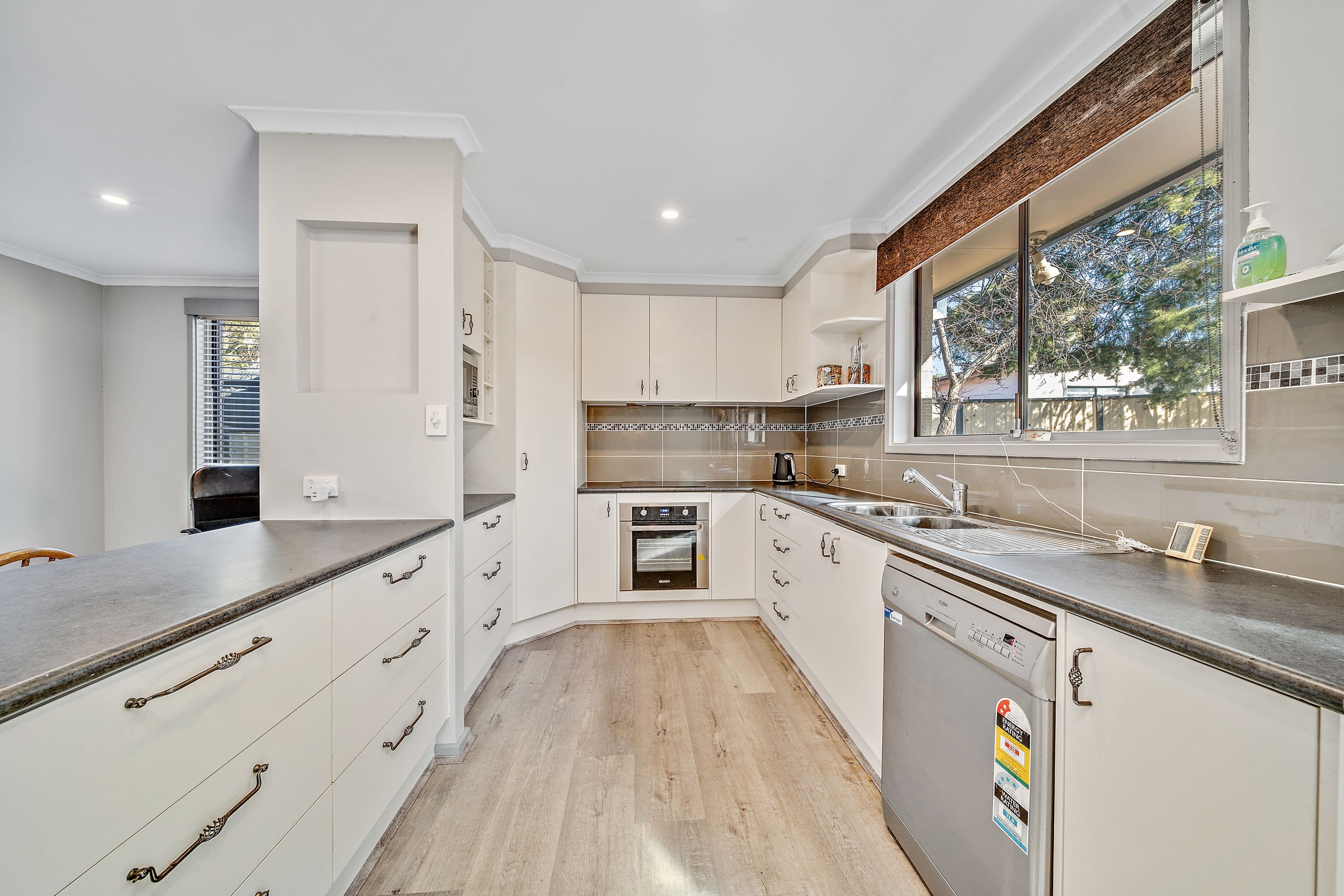 8 Keeling Place, Kambah ACT 2902, Kambah - Thumbnail 5