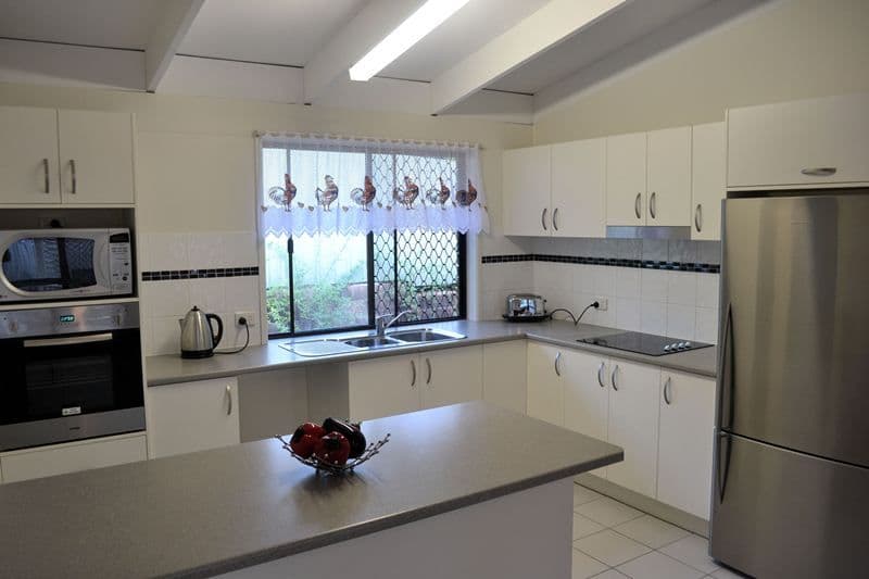 8 Poinciana Avenue, MOOLOOLABA QLD 4557, Mooloolaba - Thumbnail 2