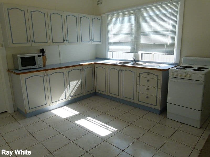 11 Thomson Street, FORBES NSW 2871, Forbes - Thumbnail 2
