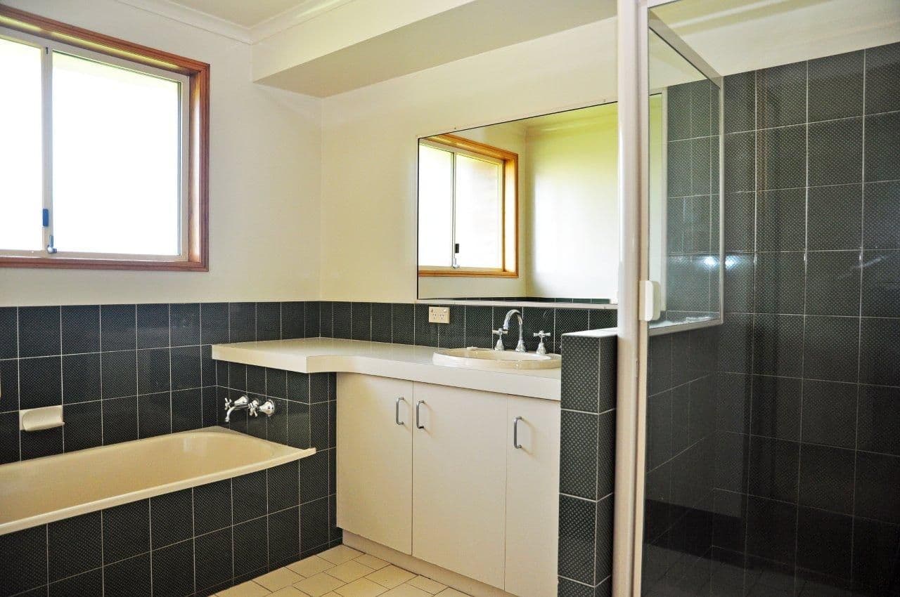 12 Evergreen Court, GLENVALE QLD 4350, Glenvale - Thumbnail 5