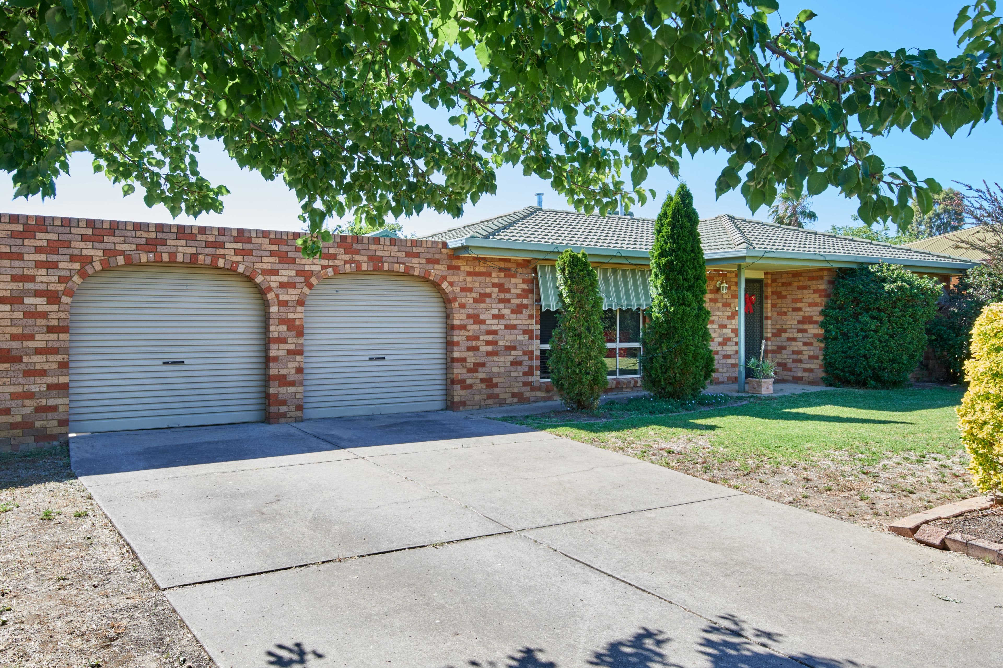 7 Elanora Place, Glenfield Park - Image 1