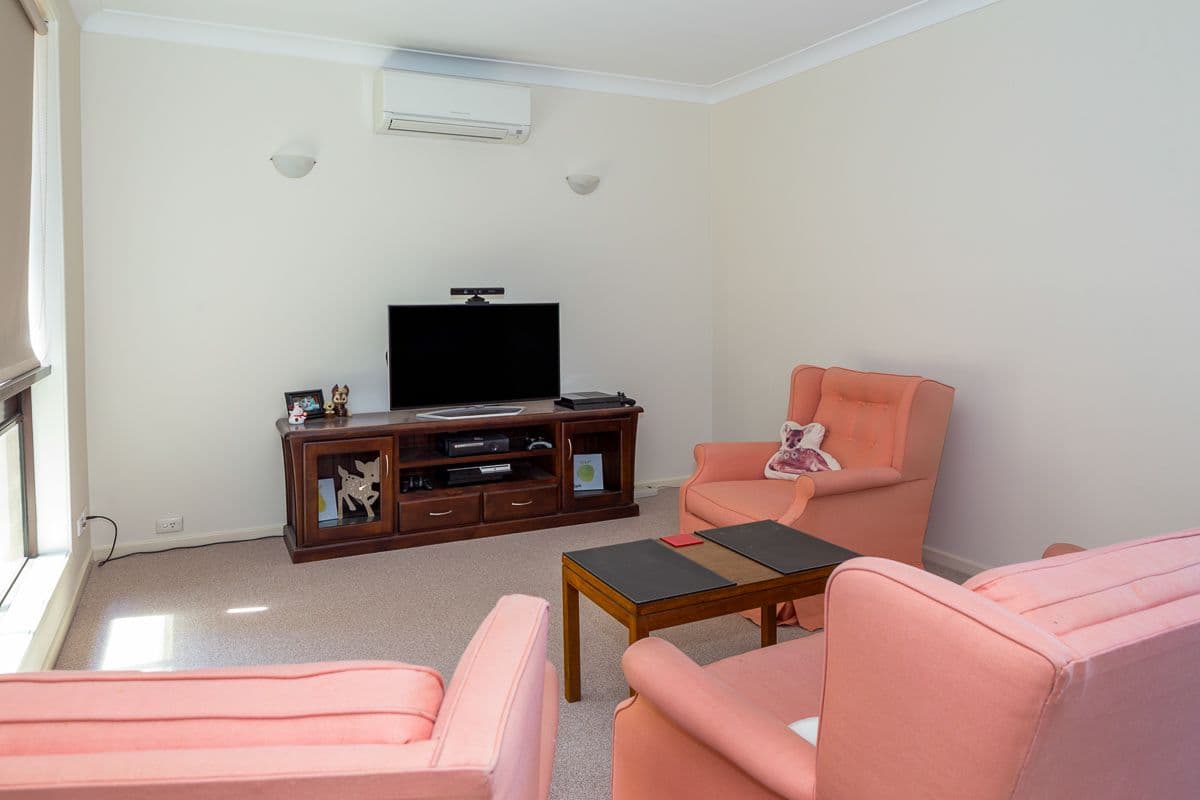 1 Berry Place, Surf Beach - Thumbnail 2