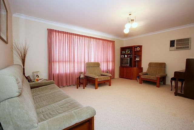 70 Flinders Road, GEORGES HALL NSW 2198, Georges Hall - Thumbnail 2