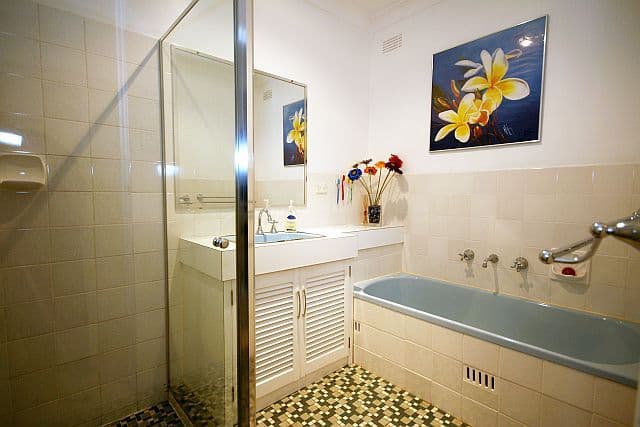 70 Flinders Road, GEORGES HALL NSW 2198, Georges Hall - Thumbnail 5