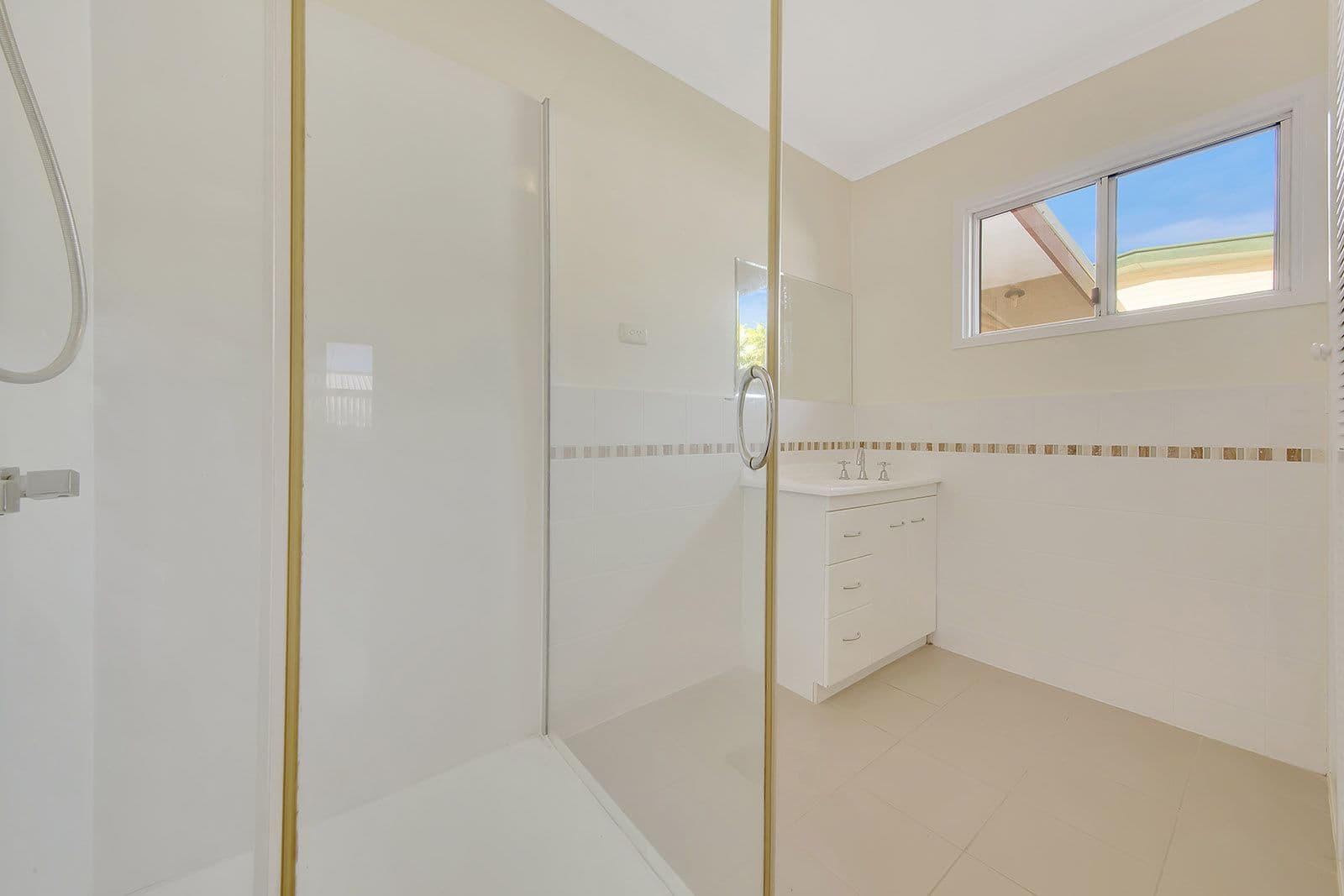 3 Smith Street, West Gladstone QLD 4680, West Gladstone - Thumbnail 5