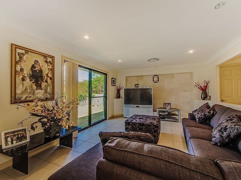 10 Roberts Drive, MAUDSLAND QLD 4210, Maudsland - Image 1