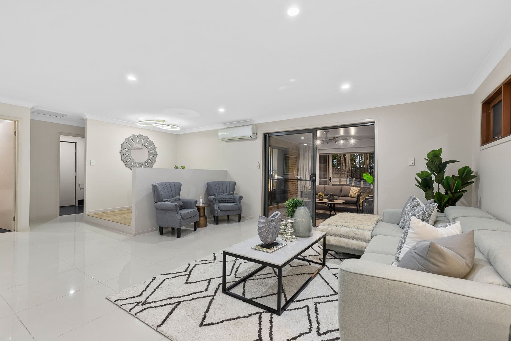 24 Joan Court, Calamvale QLD 4116, Calamvale - Thumbnail 2