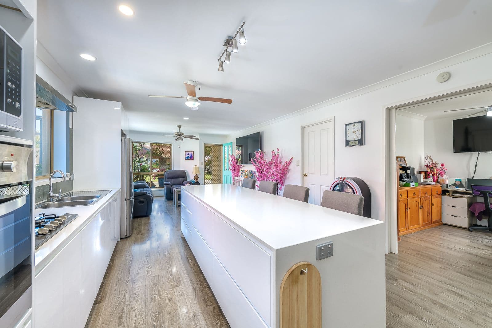15 Renoir Drive, Coombabah QLD 4216, Coombabah - Thumbnail 2