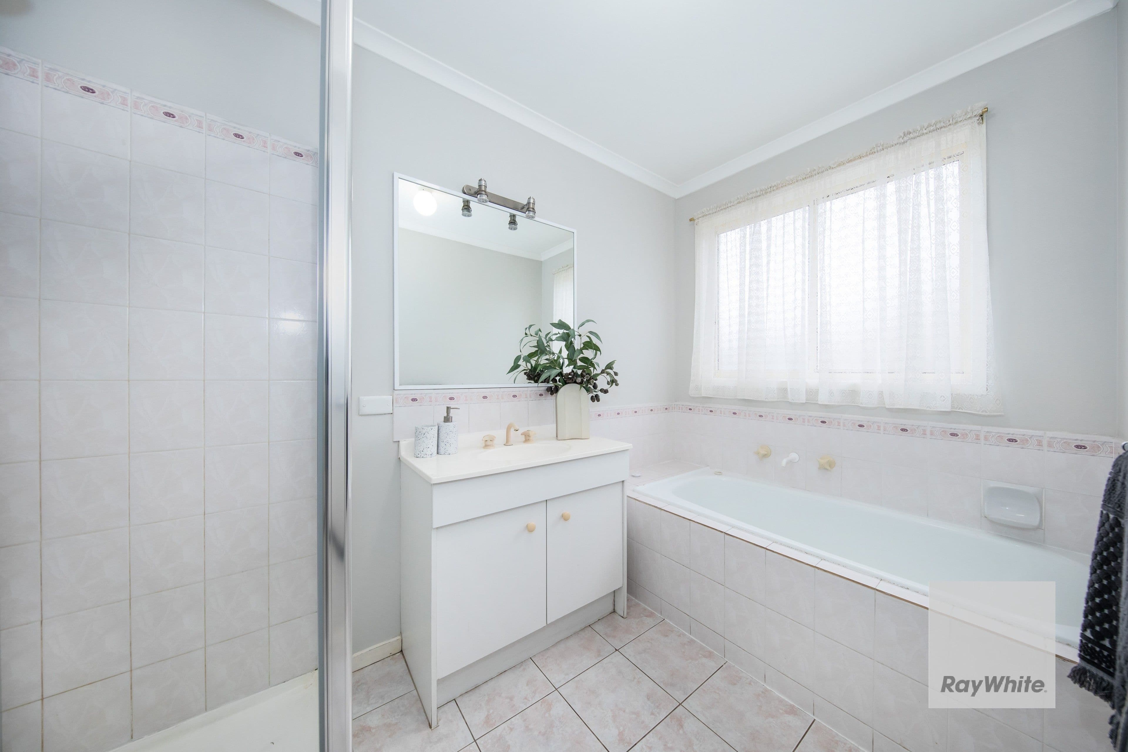 8 Elliott Court, Burnside VIC 3023, Burnside - Thumbnail 4