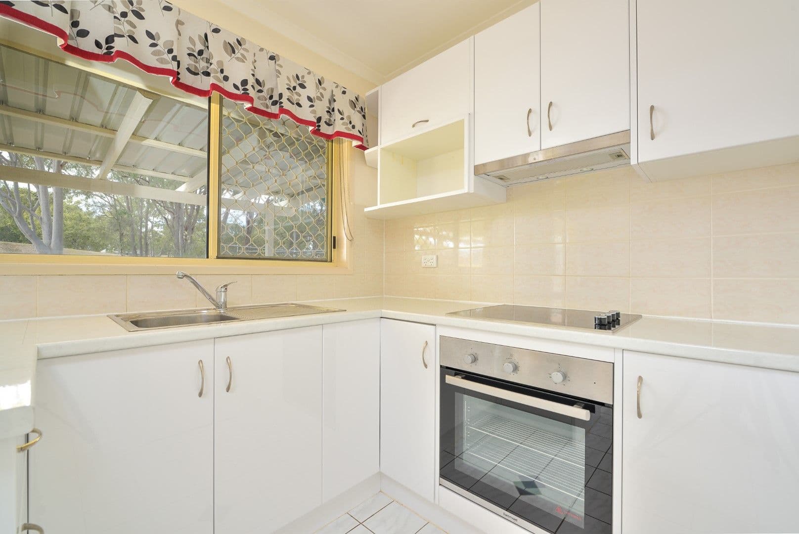 49 Latrobe Street, Tannum Sands QLD 4680, Tannum Sands - Thumbnail 3