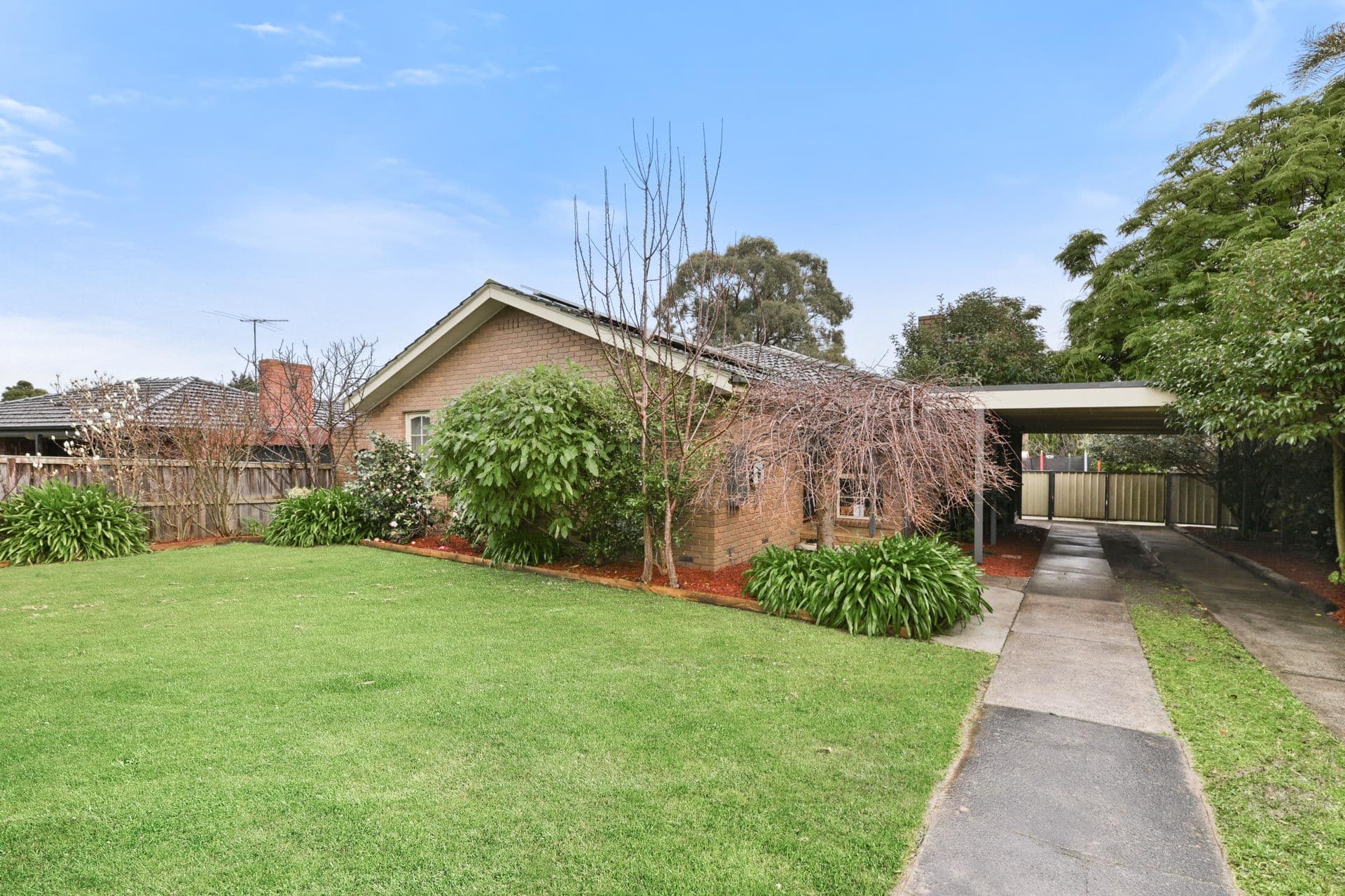 19 Strathavan Drive, Berwick VIC 3806, Berwick - Thumbnail 2