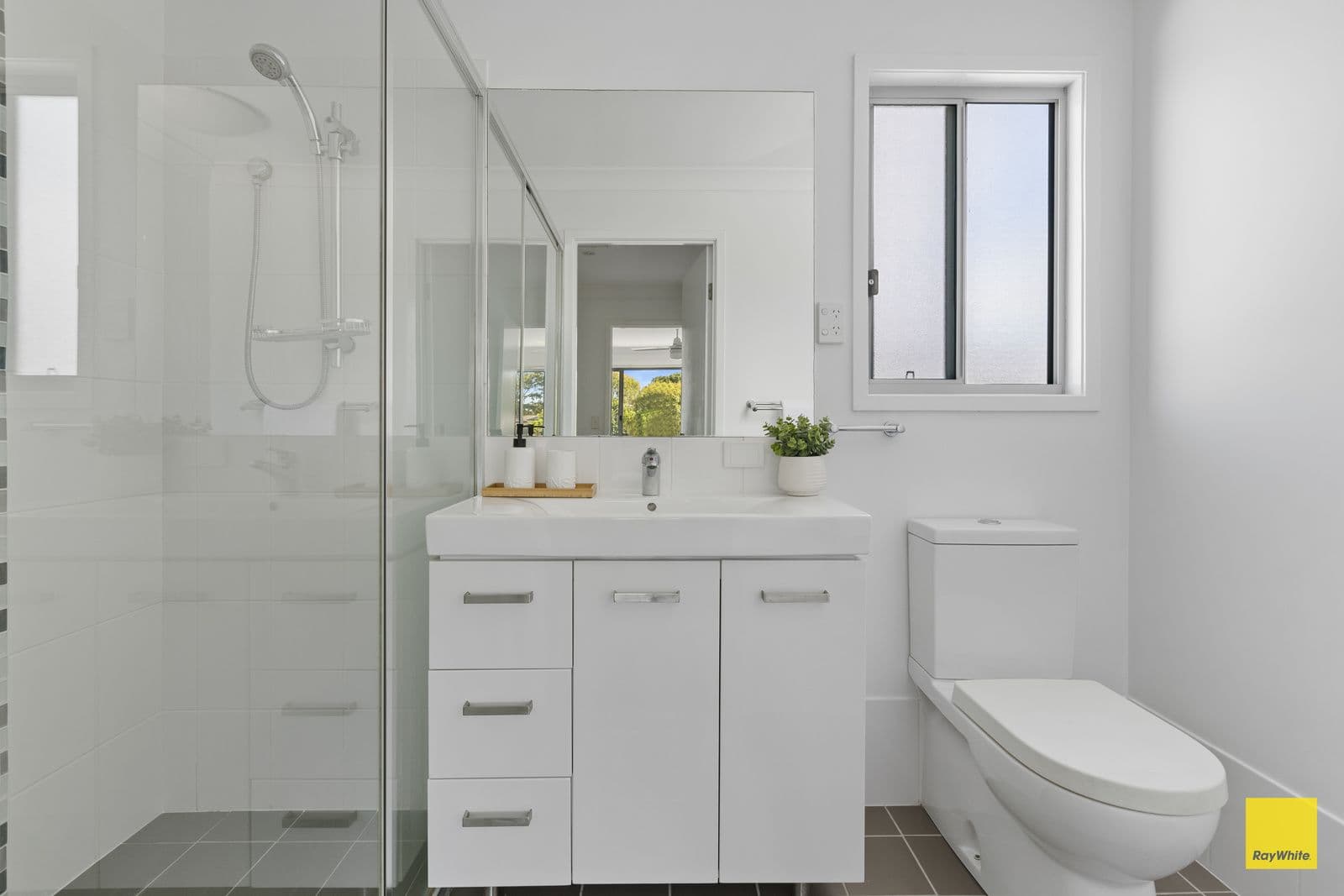 22 Cola Crescent, Wynnum West QLD 4178, Wynnum West - Thumbnail 8