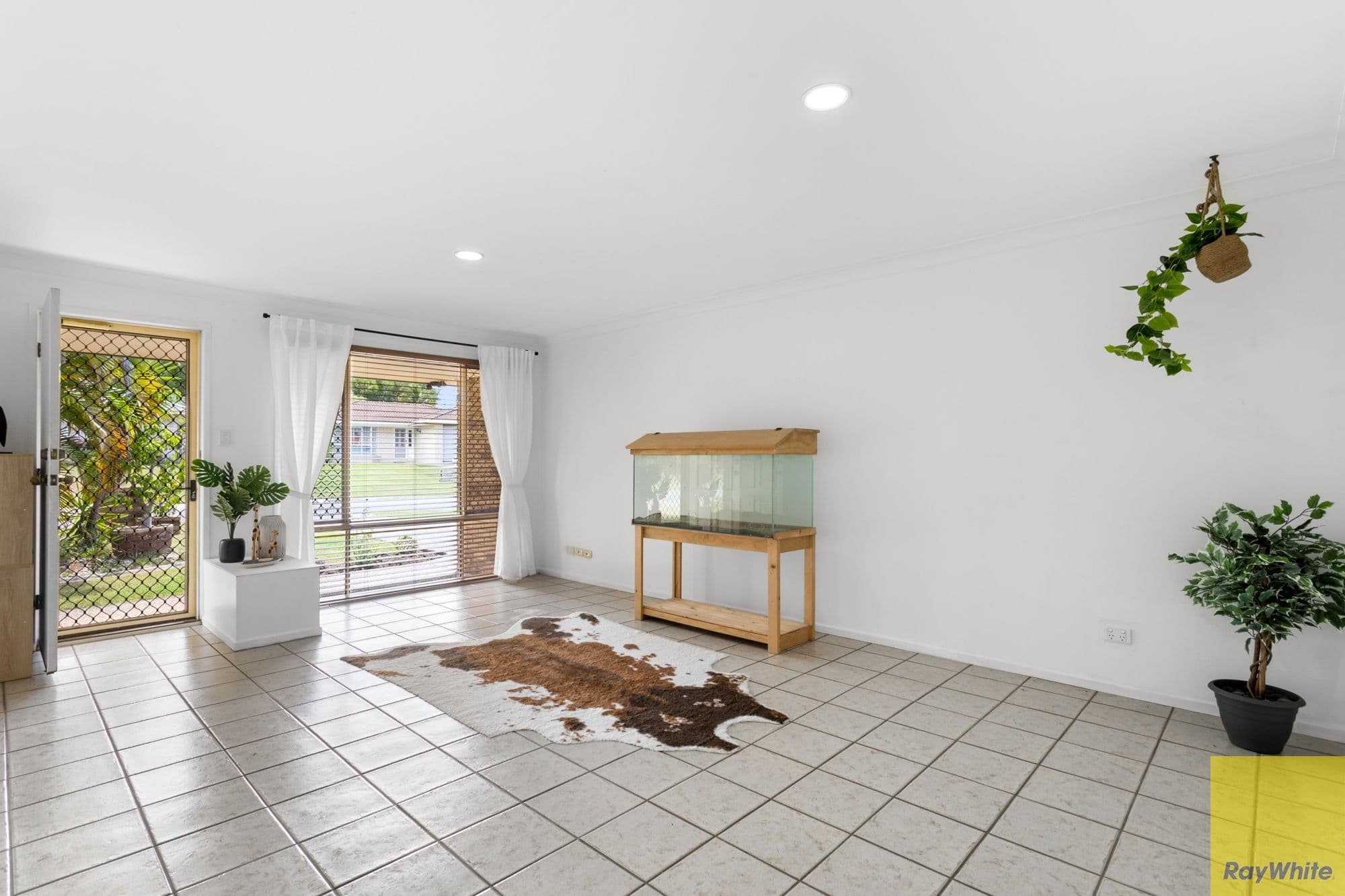 10 Shangri La Court, Rothwell QLD 4022, Rothwell - Thumbnail 3