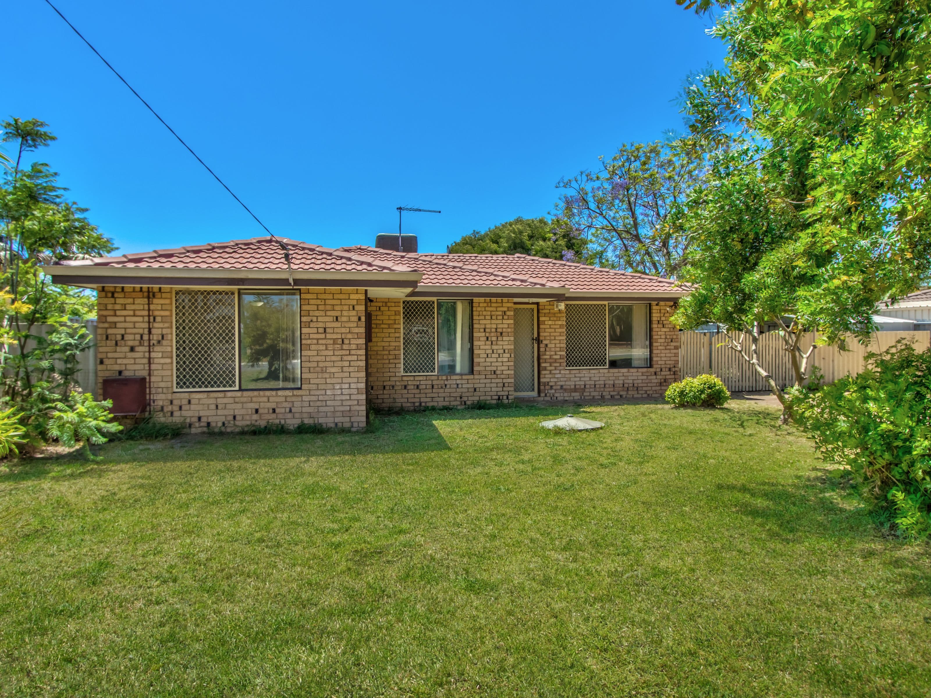 31 Jubilee Drive, Waikiki WA 6169, Waikiki - Thumbnail 2