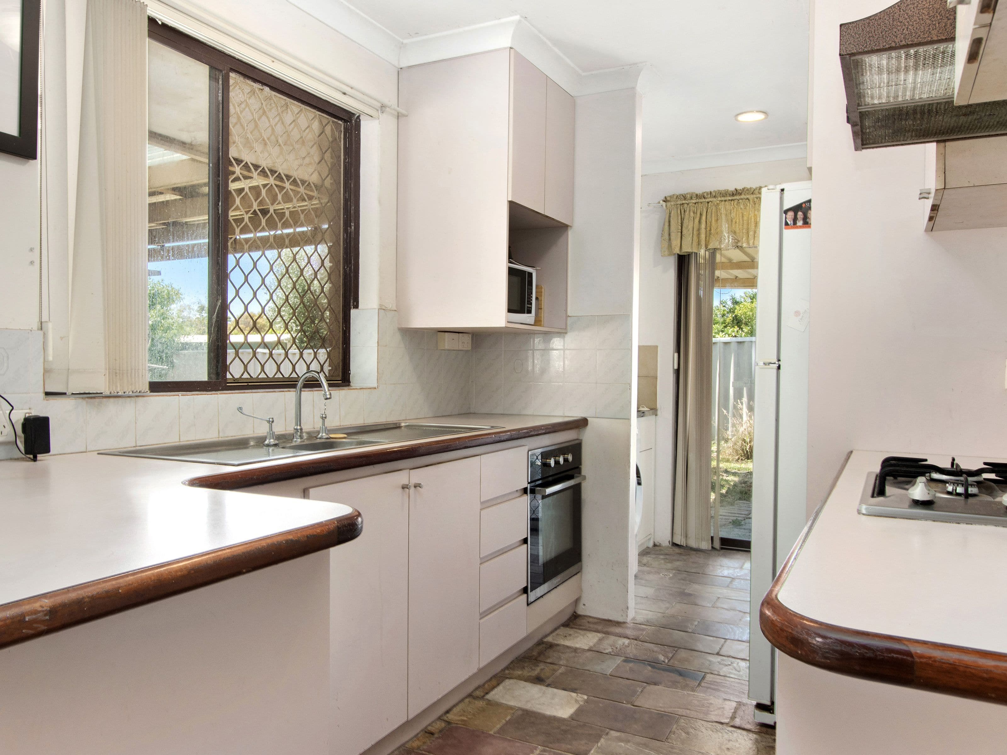 31 Jubilee Drive, Waikiki WA 6169, Waikiki - Thumbnail 3