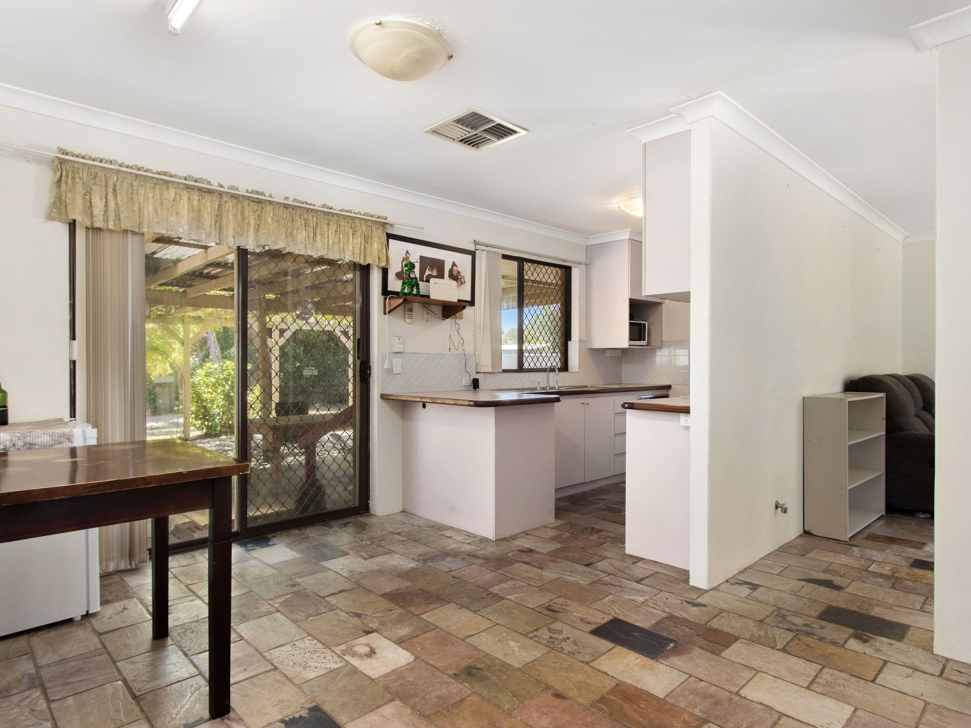 31 Jubilee Drive, Waikiki WA 6169, Waikiki - Thumbnail 4