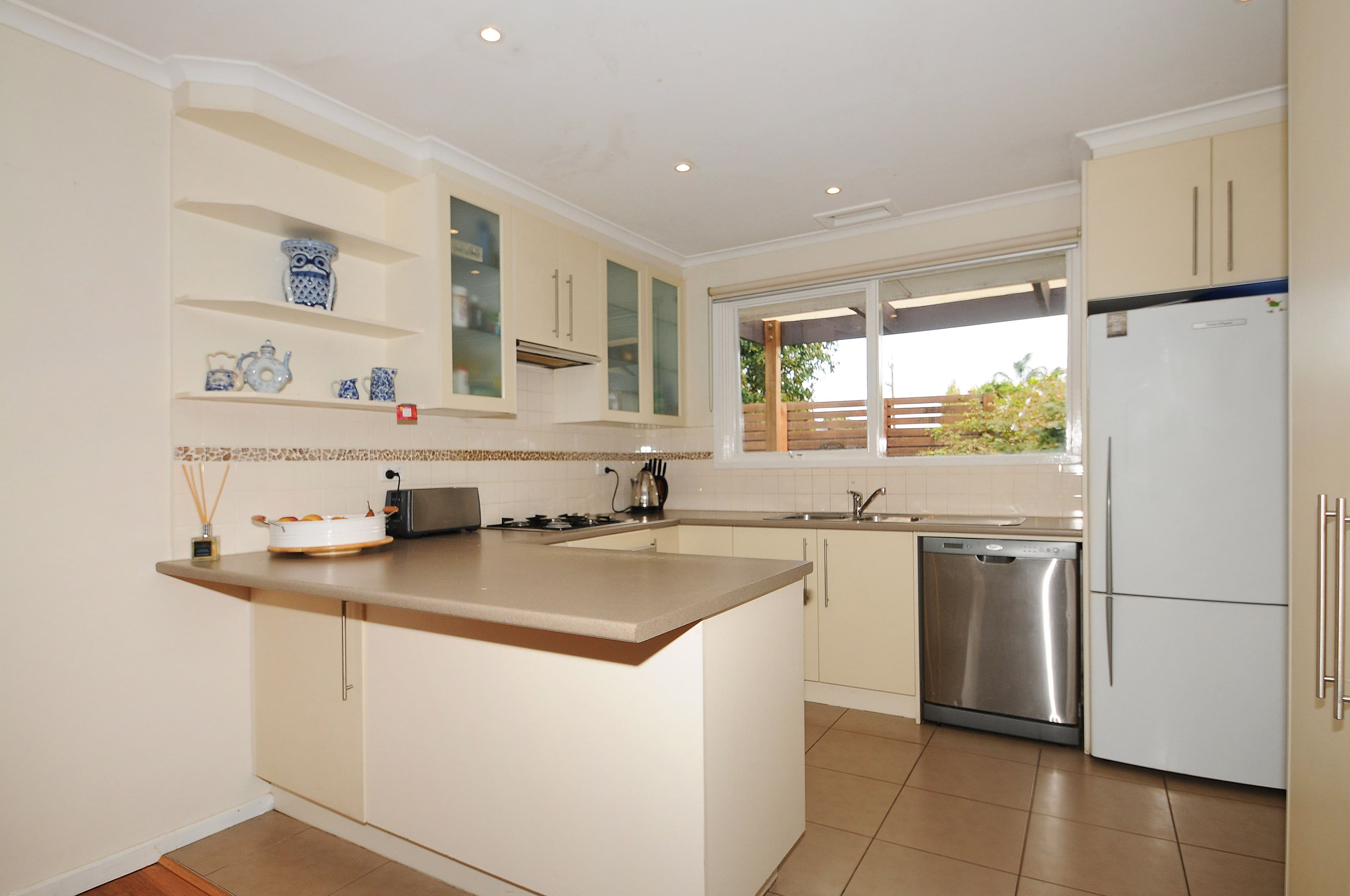 4 Sunny Court, Seaford VIC 3198, Seaford - Thumbnail 2