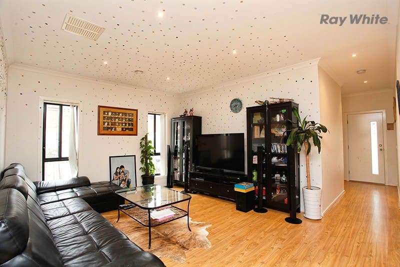 69 James Cook Drive, Truganina VIC 3029, Truganina - Thumbnail 2