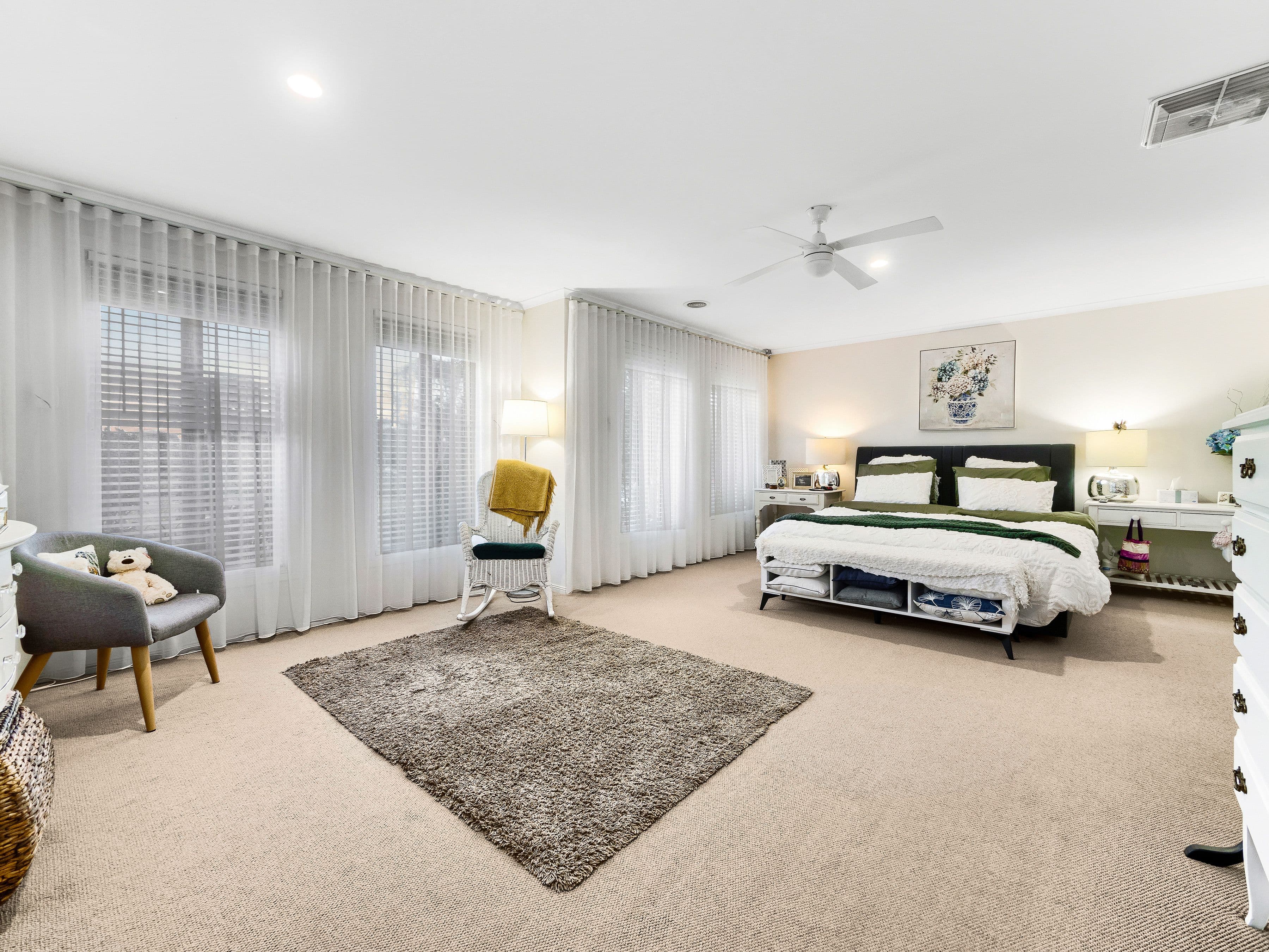 4 Bundoran Avenue, Cranbourne VIC 3977, Cranbourne - Thumbnail 2