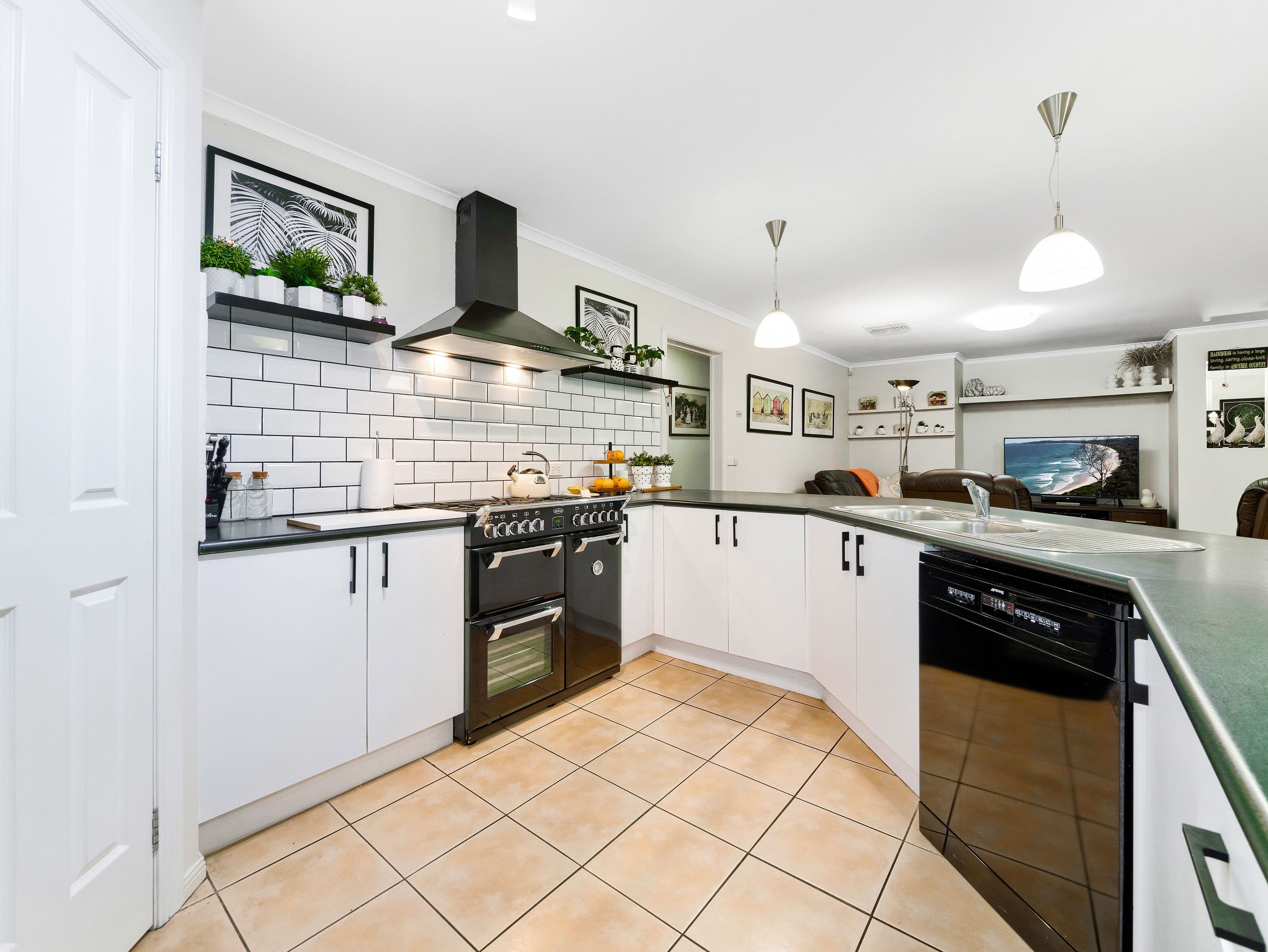 4 Bundoran Avenue, Cranbourne VIC 3977, Cranbourne - Thumbnail 4