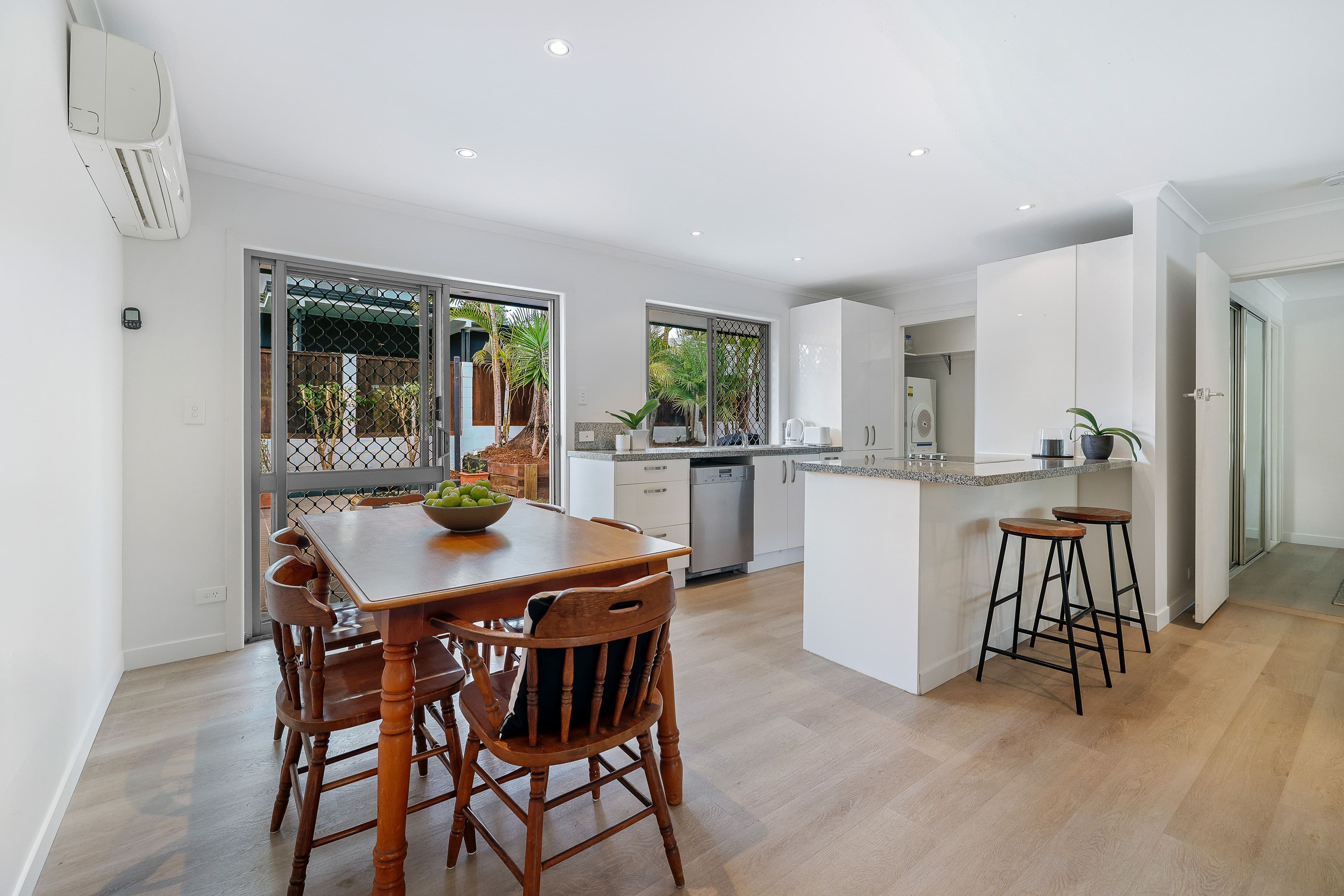 4 Grevillia Avenue, Southport QLD 4215, Southport - Thumbnail 4