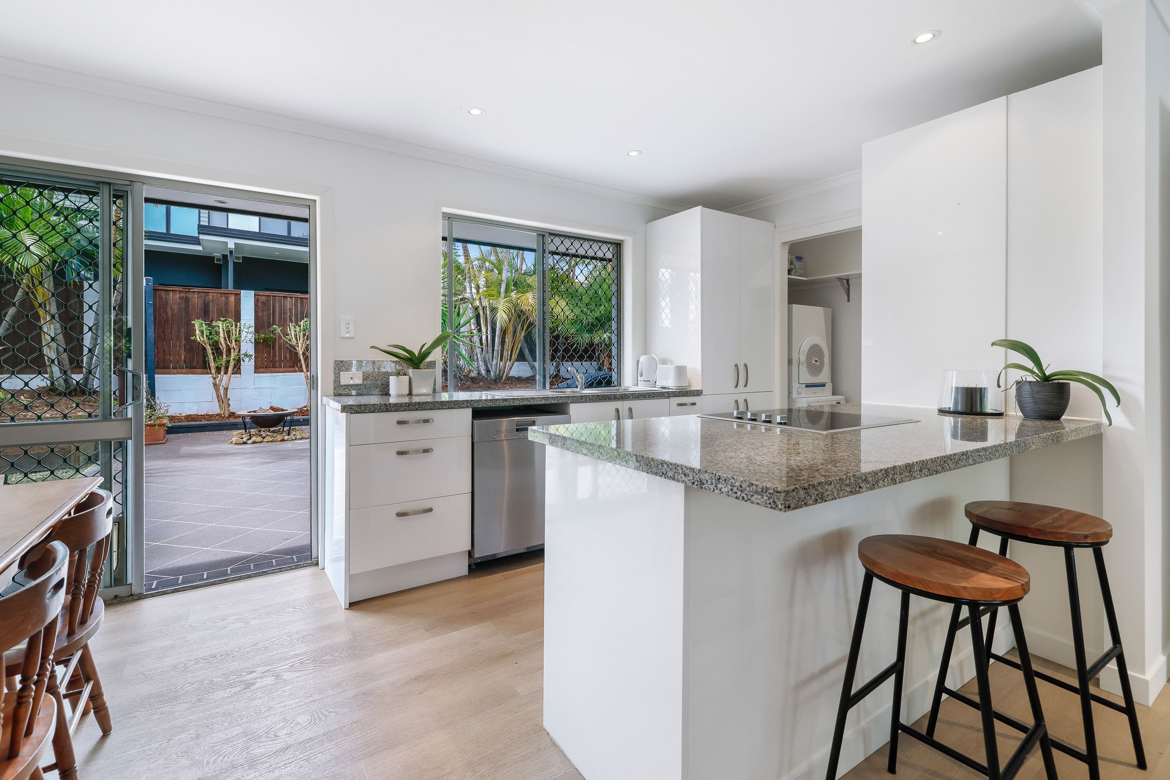 4 Grevillia Avenue, Southport QLD 4215, Southport - Thumbnail 6