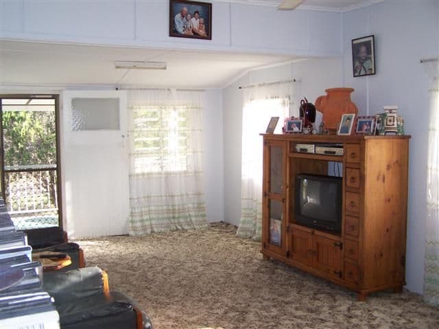 1 Cannan Street, MOUNT LARCOM QLD 4695, Mount Larcom - Thumbnail 3