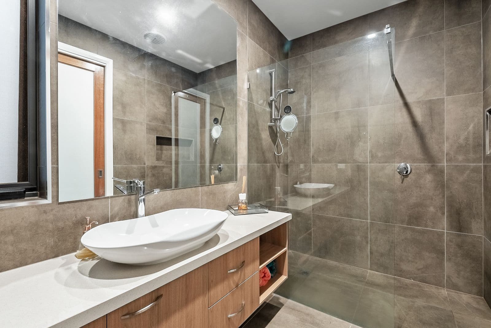 4 Echelon Street, Craigieburn VIC 3064, Craigieburn - Thumbnail 4