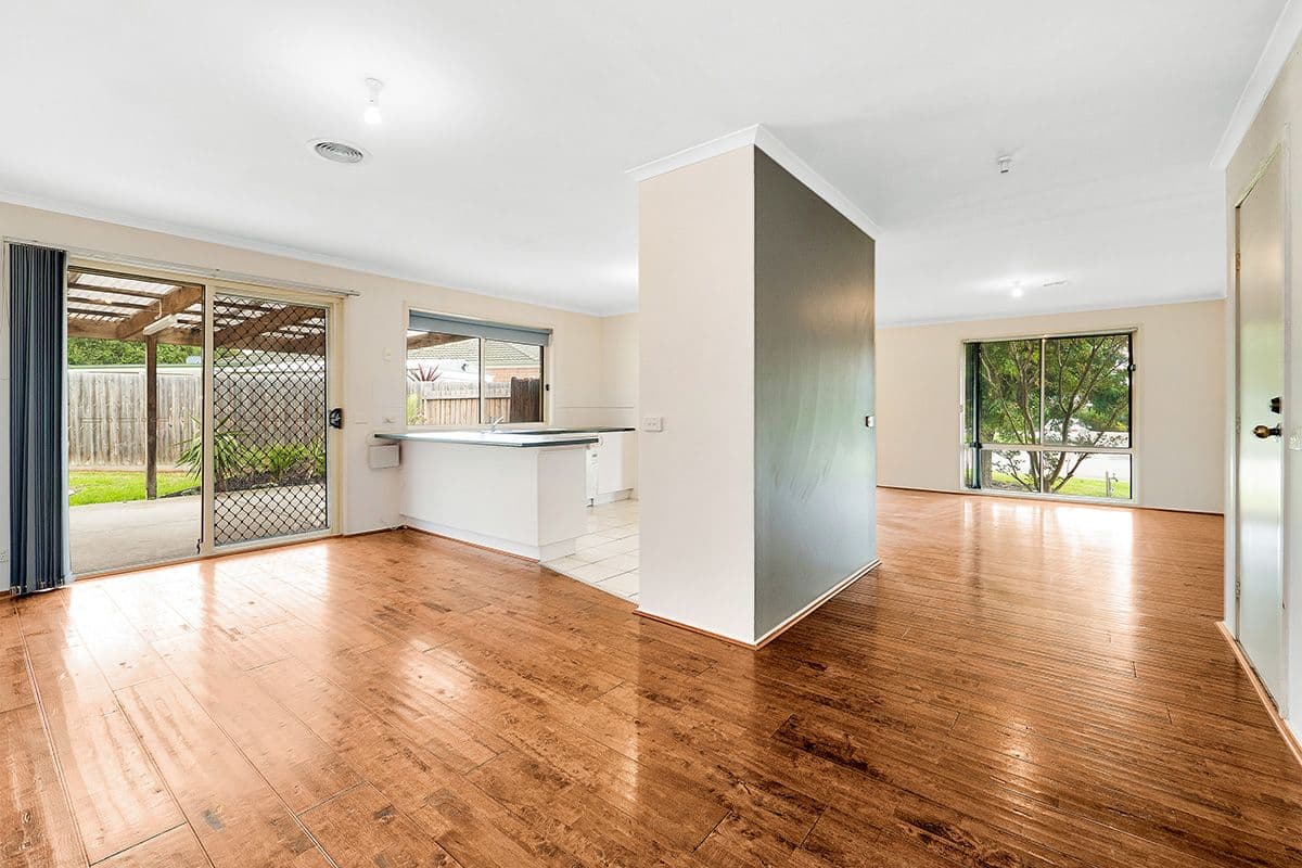 8 Andre Court, Cranbourne West VIC 3977, Cranbourne West - Thumbnail 3