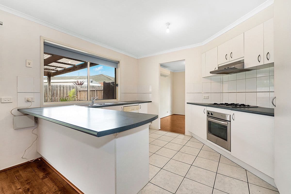 8 Andre Court, Cranbourne West VIC 3977, Cranbourne West - Thumbnail 4
