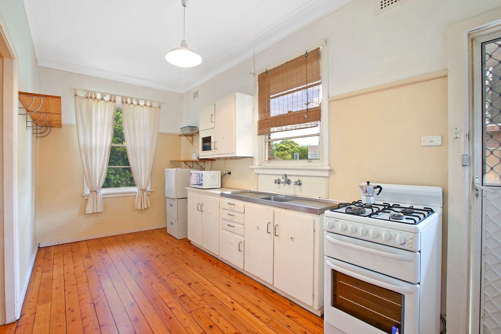 16 FOYLE Avenue, BIRRONG NSW 2143, Birrong - Thumbnail 2