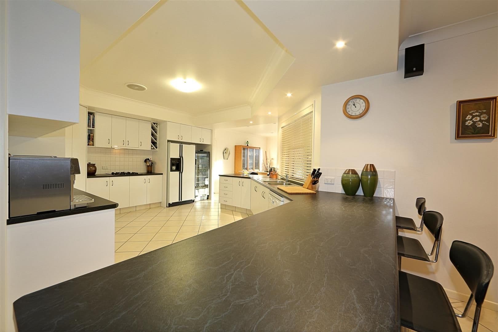 26 Lakeview Drive, BUNDABERG NORTH QLD 4670, Bundaberg North - Thumbnail 2