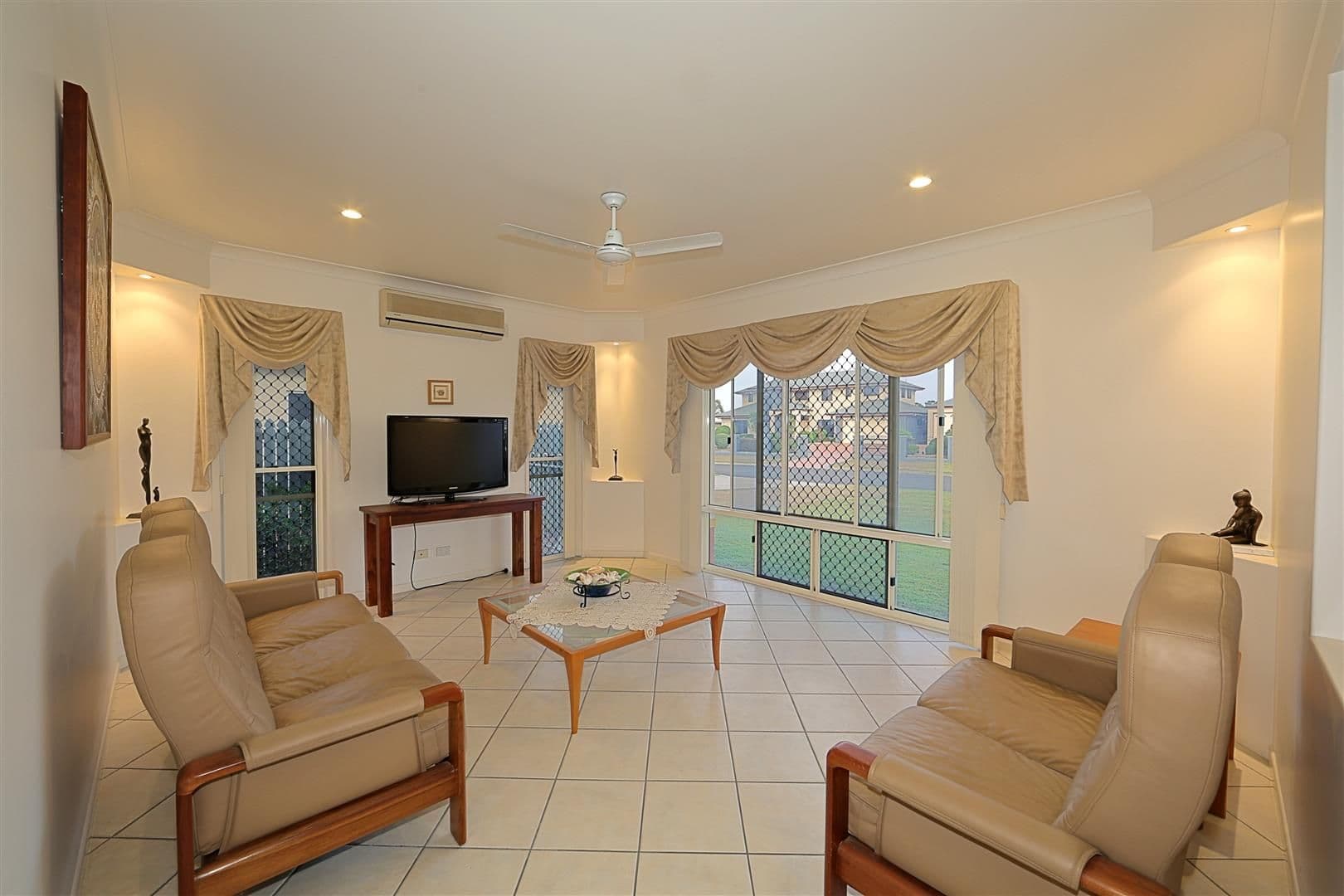 26 Lakeview Drive, BUNDABERG NORTH QLD 4670, Bundaberg North - Thumbnail 3