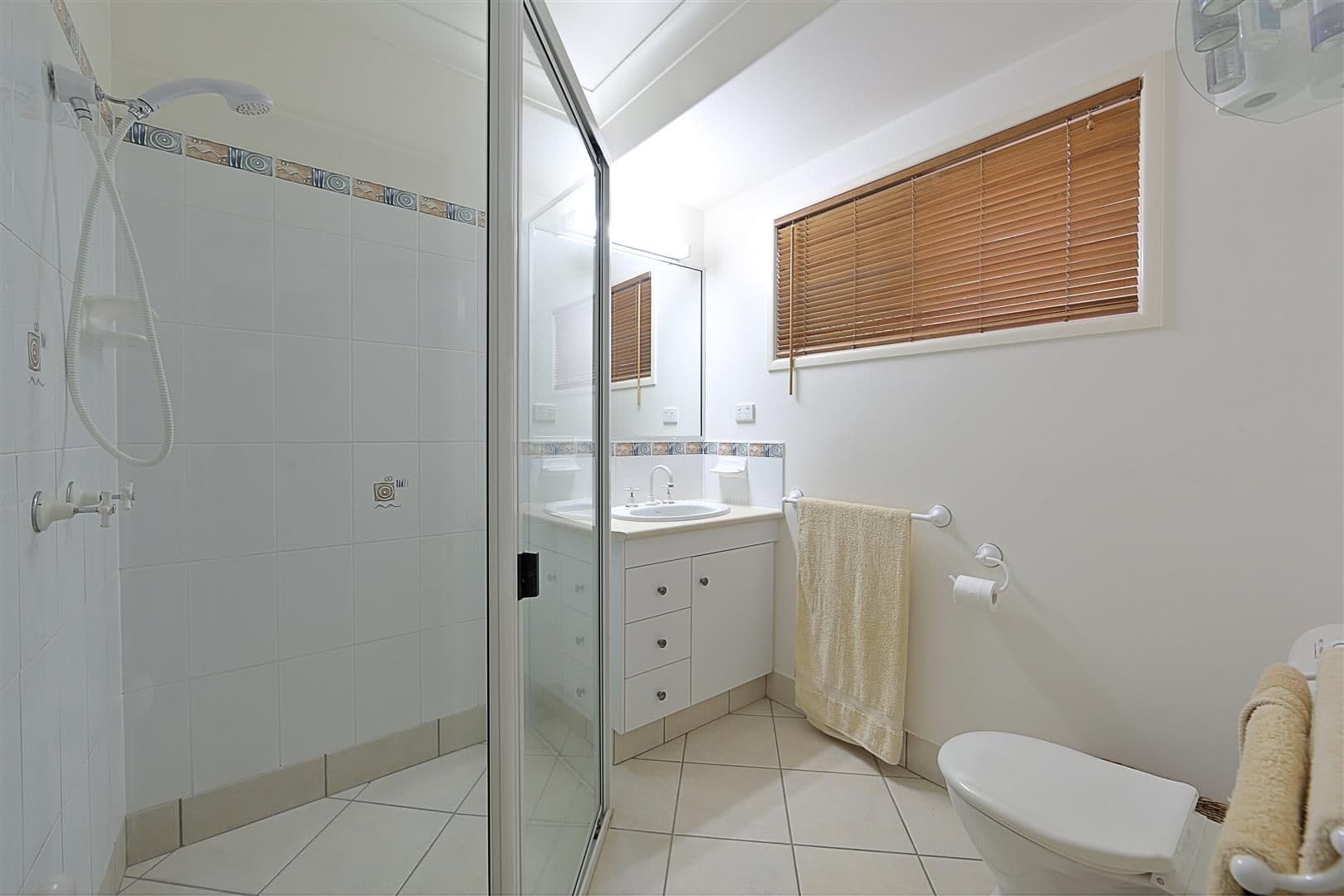 26 Lakeview Drive, BUNDABERG NORTH QLD 4670, Bundaberg North - Thumbnail 6