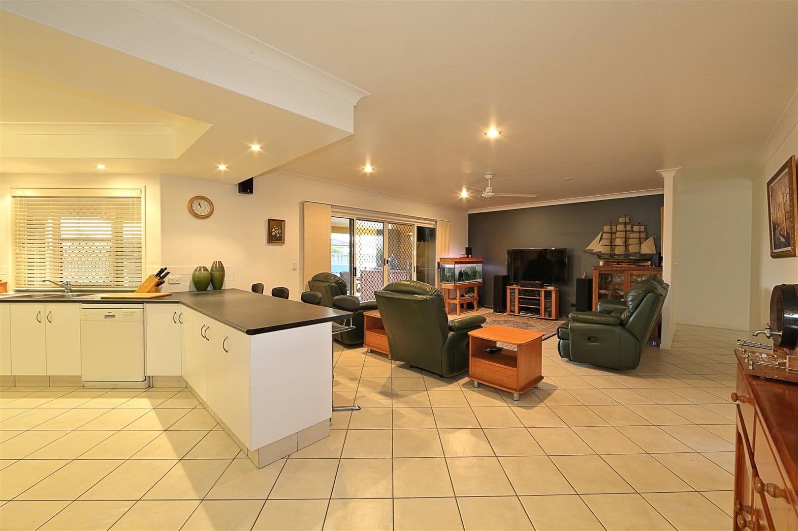 26 Lakeview Drive, BUNDABERG NORTH QLD 4670, Bundaberg North - Thumbnail 7
