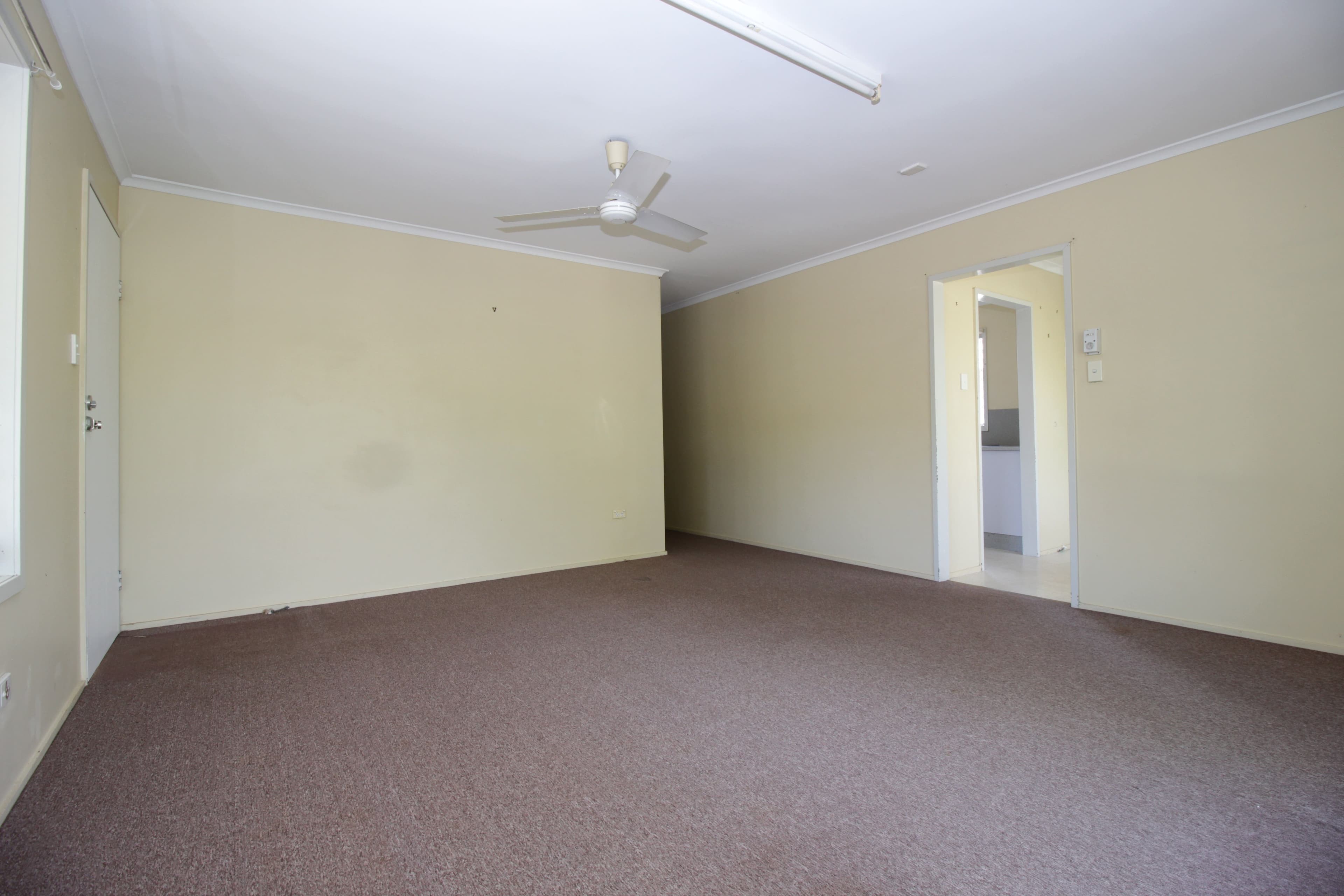 12 Barry Street, Emerald QLD 4720, Emerald - Thumbnail 3