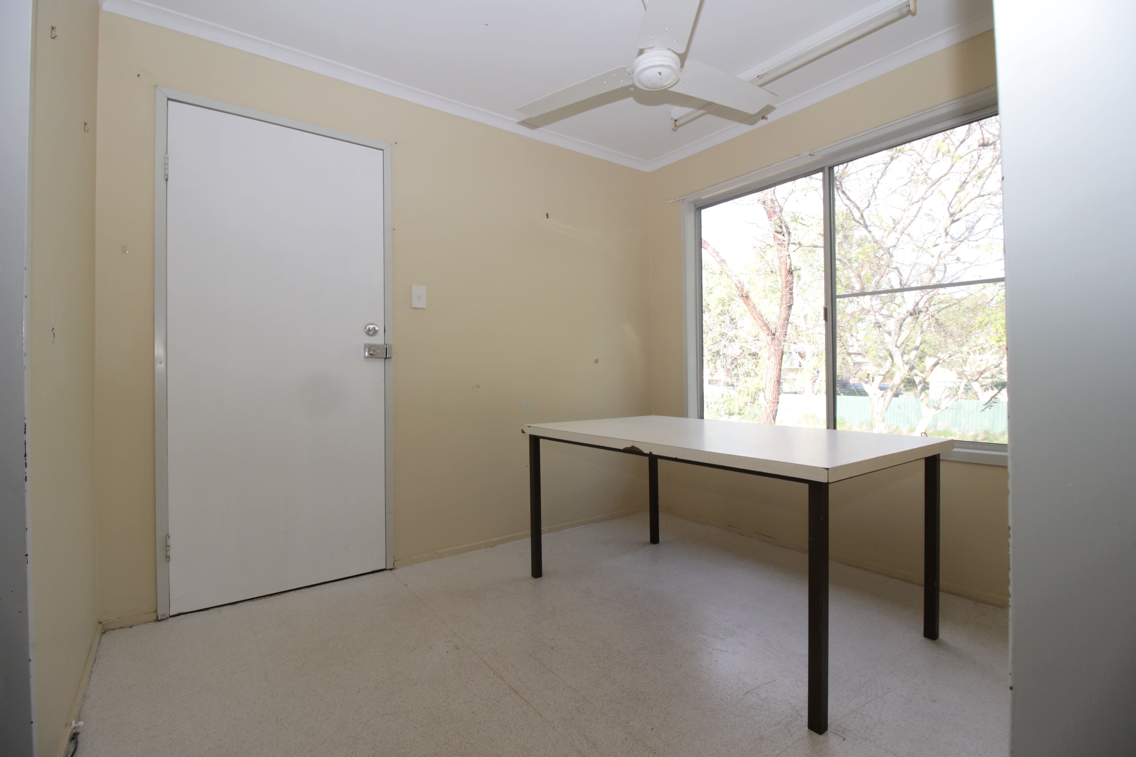 12 Barry Street, Emerald QLD 4720, Emerald - Thumbnail 5