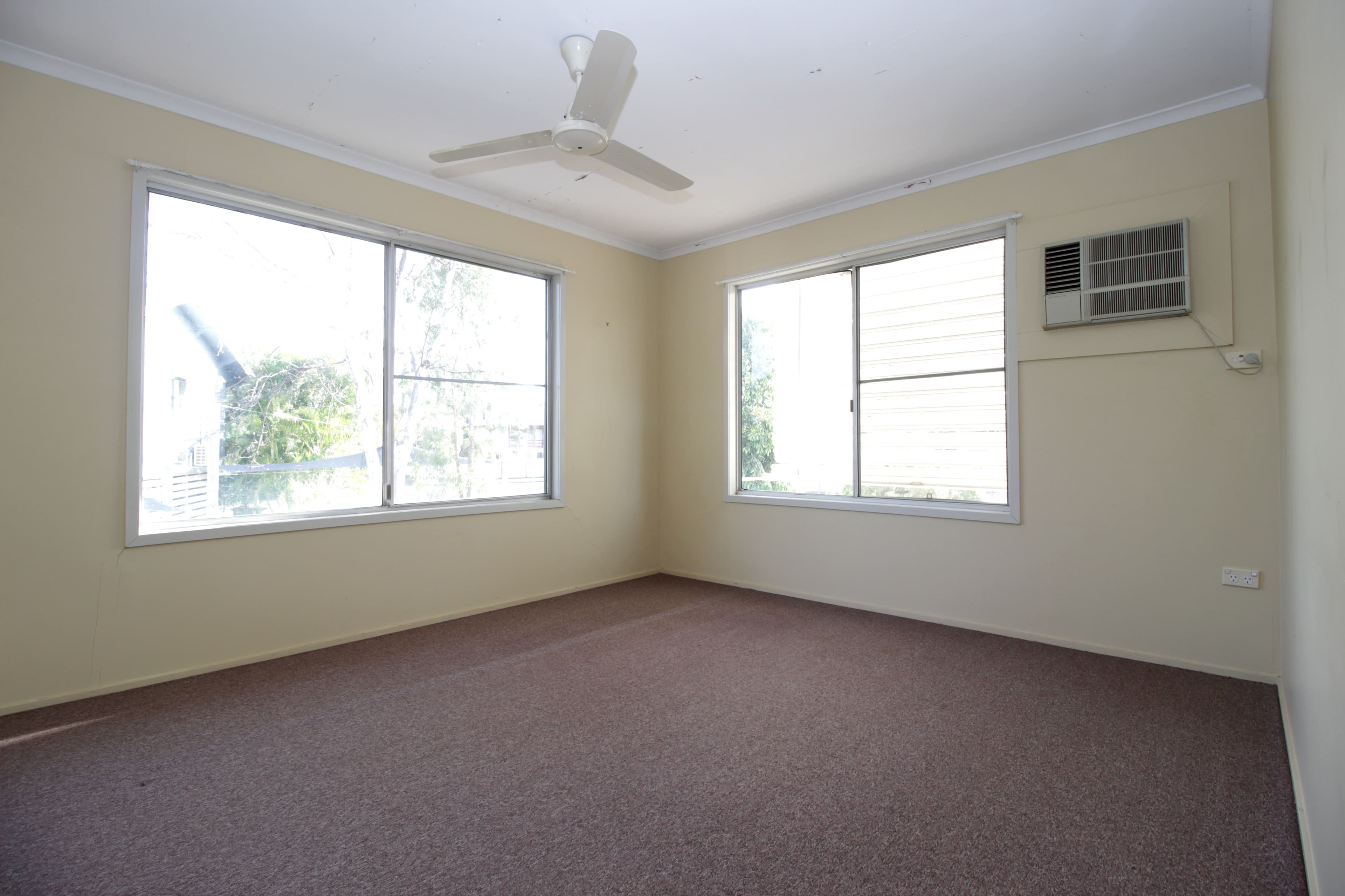 12 Barry Street, Emerald QLD 4720, Emerald - Thumbnail 6