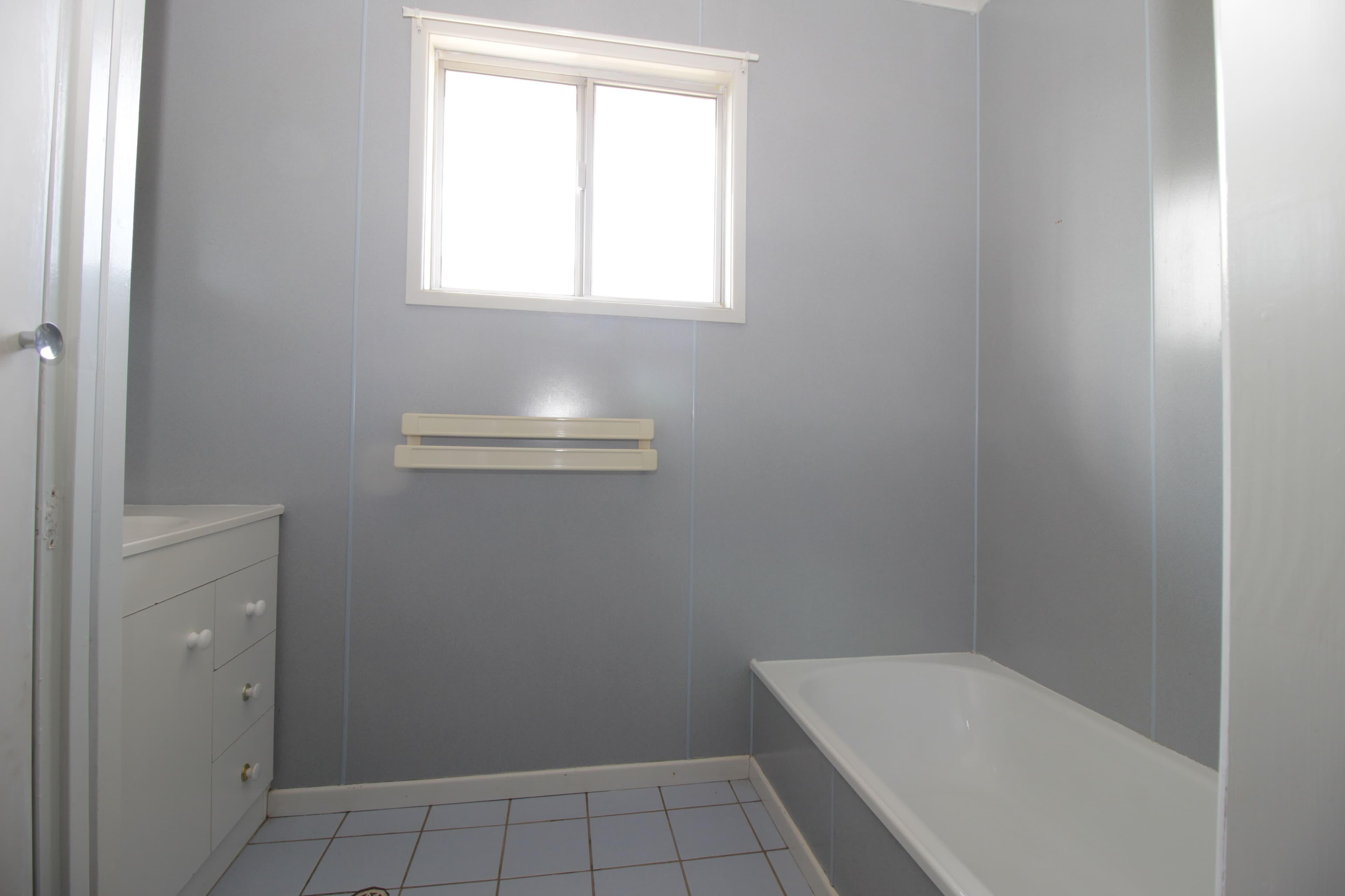 12 Barry Street, Emerald QLD 4720, Emerald - Thumbnail 8