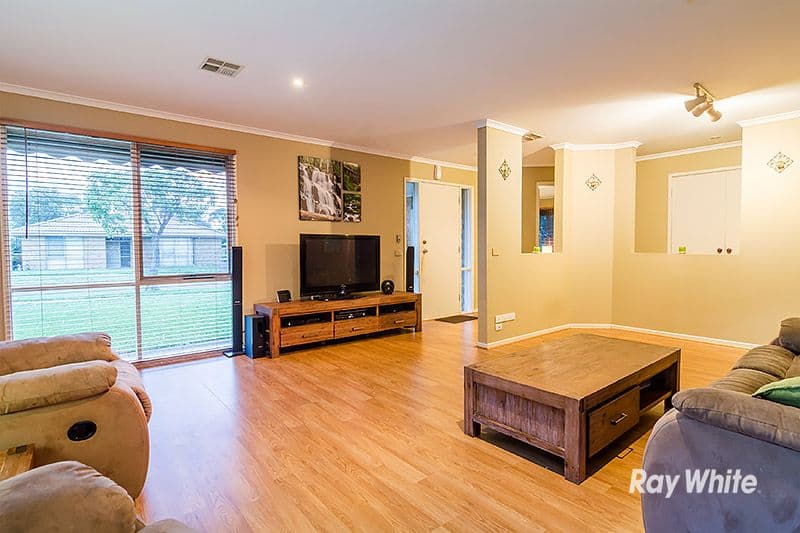 16 Horsfield Street, Cranbourne North VIC 3977, Cranbourne North - Thumbnail 3